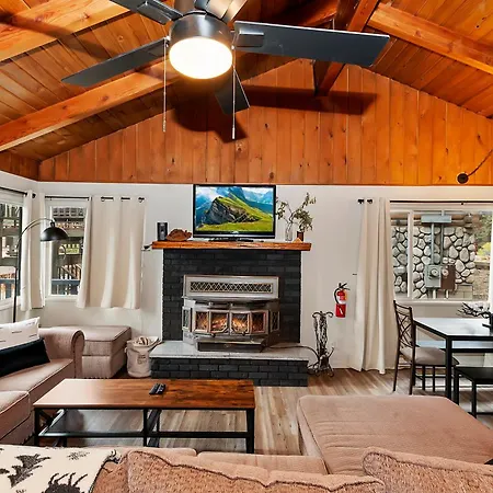 Encino Pine Cabin Moonridge